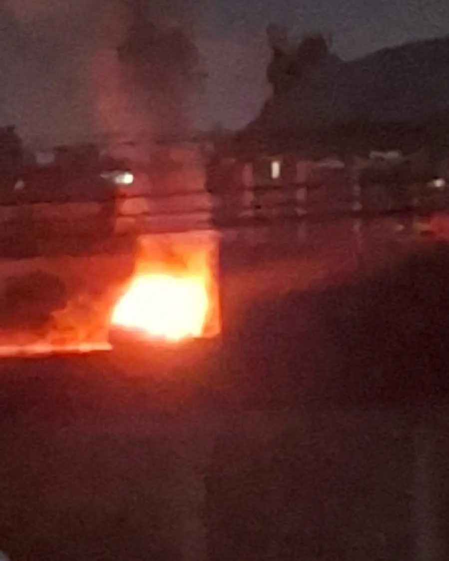 Localizan taxi incendiado en Morelia