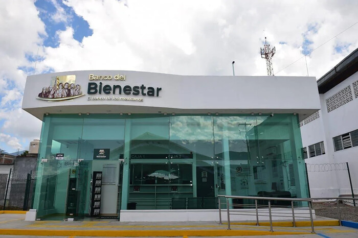 ¿Los bancos abren el lunes 17 de marzo de 2025?