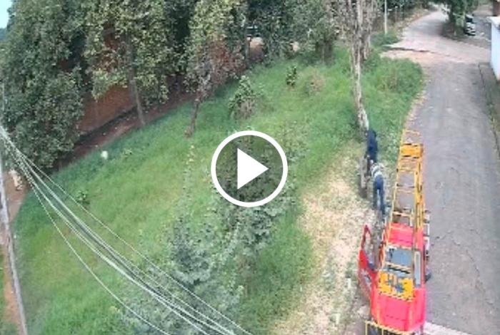 ¡Los cacharon tirando basura!