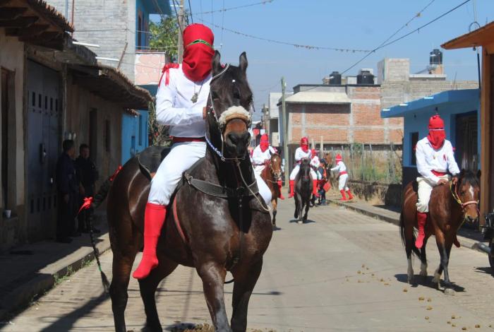 Los Espías a caballo, una tradición que se mantiene viva en Tzintzuntzan