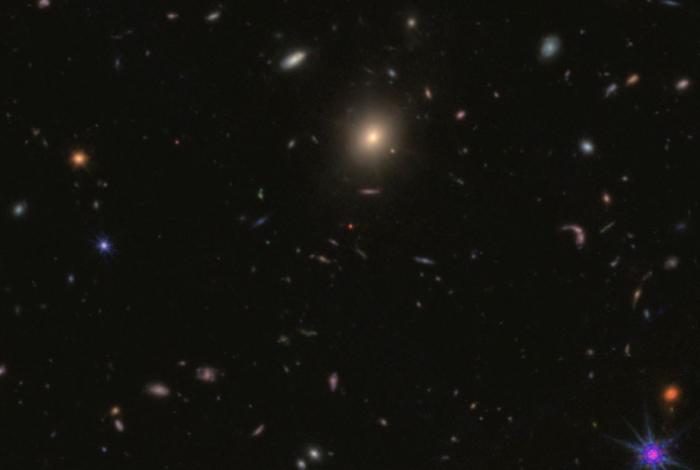 Los misteriosos pequeños puntos rojos podrían ser agujeros negros supermasivos disfrazados