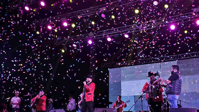 Los Originales de San Juan rompen récord de asistencia durante su presentación en Apatzingán