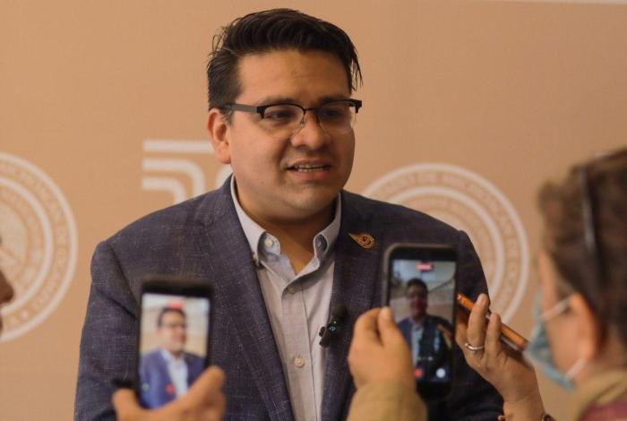 Los papás también deben tener una licencia por paternidad: Toño Carreño
