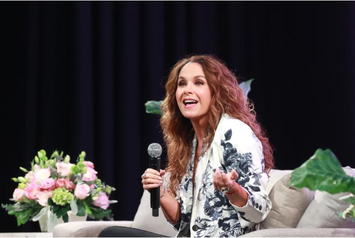 Lucero celebra 46 años en los escenarios con un viaje musical de sus inicios
