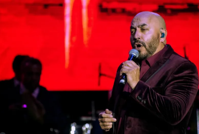 Lupillo Rivera defiende su libro y su versión sobre Jenni y Chiquis