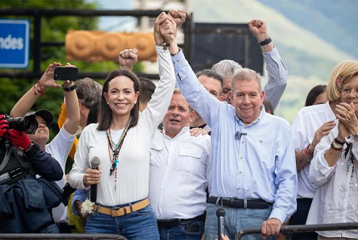 Machado pide estar atentos a transición en Venezuela y dice que González debe asumir poder