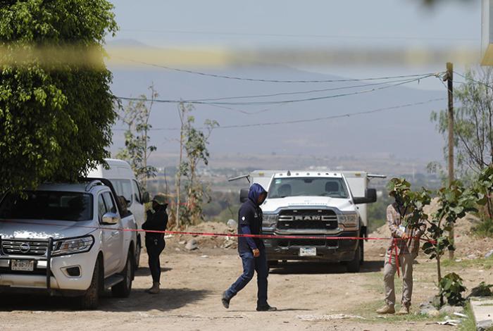 Madres Buscadoras hallan fosa clandestina con 60 bolsas con restos humanos en Jalisco