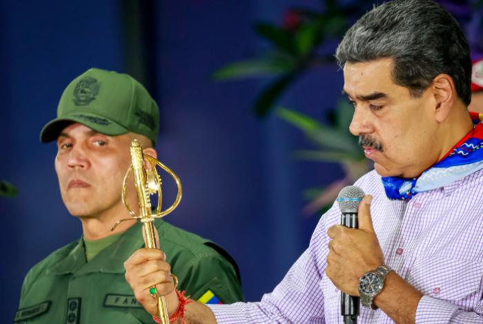 Maduro advierte que Venezuela cuenta con "más de 5,000" misiles para la defensa antiaérea