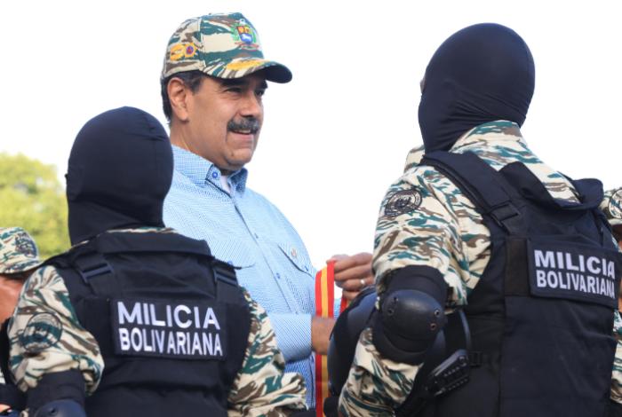 Maduro inicia proceso de alistamiento masivo en Venezuela "frente a las amenazas de Estados Unidos"