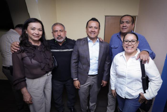 Maestros y jubilados nicolaitas cierran filas con Torres Piña