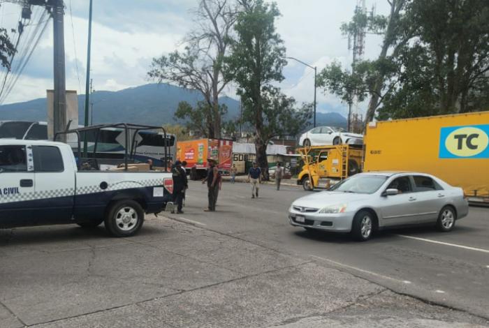 Manifestantes bloquean el Boulevard Industrial en Uruapan; exigen liberación de un detenido