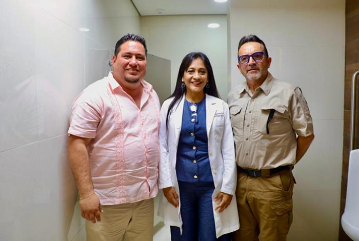 Manuel Esquivel acompaña entrega de obras en IMSS Lázaro Cárdenas