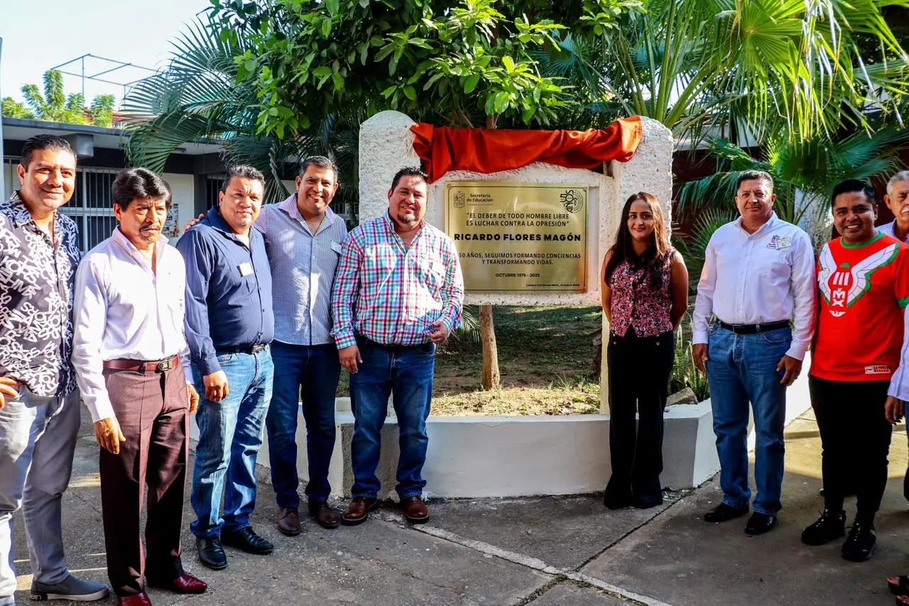 Manuel Esquivel Acompaña en 50° Aniversario de la Secundaria “Ricardo Flores Magón”