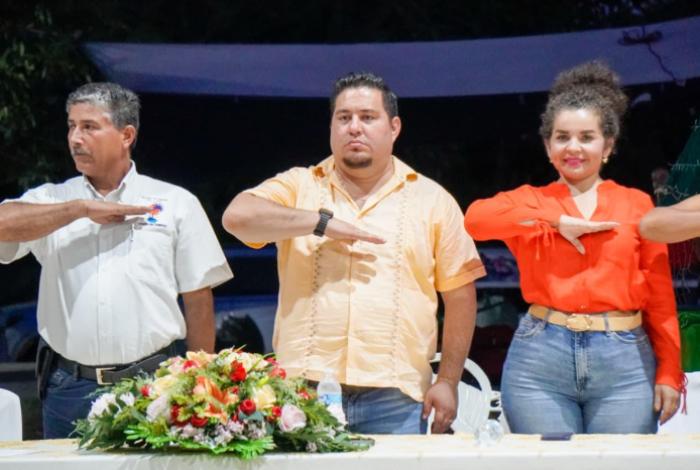 Manuel Esquivel Acompaña en 1er Informe de Actividades de Caleta de Campos
