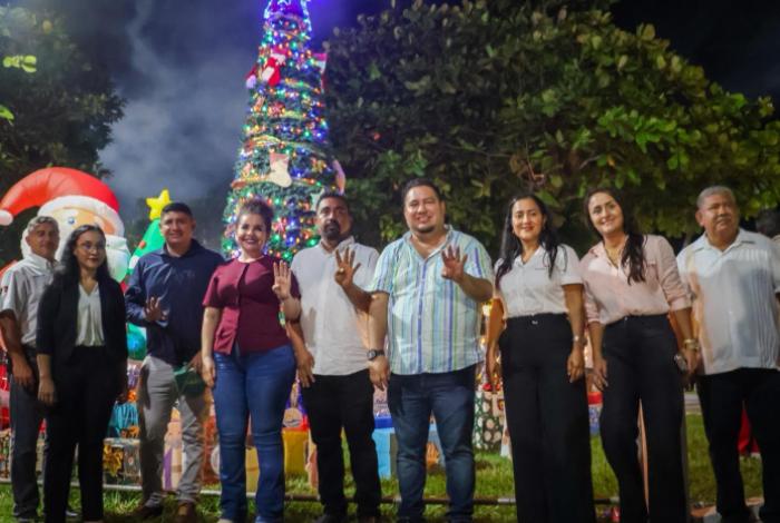 Manuel Esquivel Acompaña a 1er. Informe de Actividades de Playa Azul