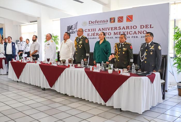 Manuel Esquivel acompaña en CXIII Aniversario del Ejército Mexicano