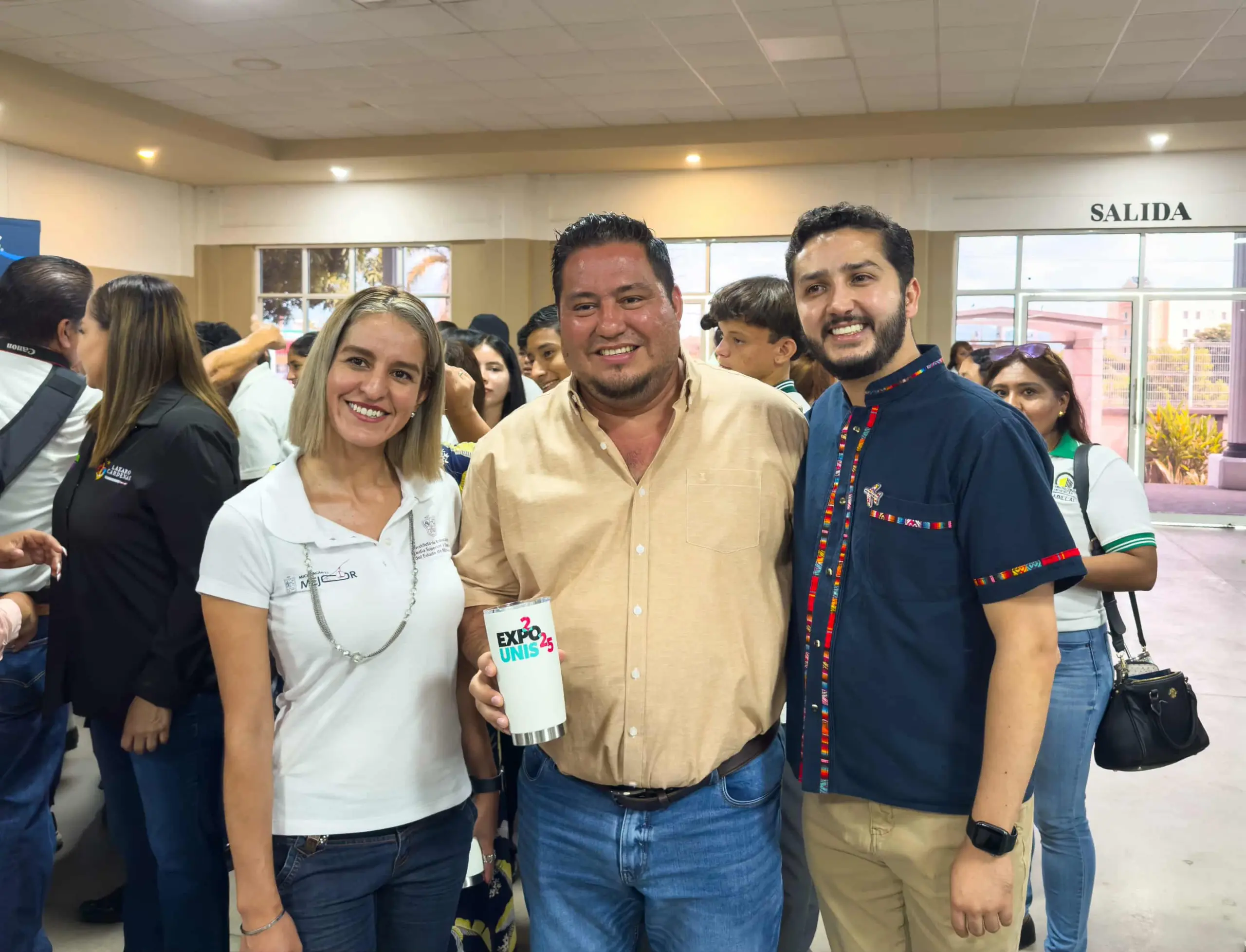 Manuel Esquivel Bejarano Inaugura Expo UNIS 2025