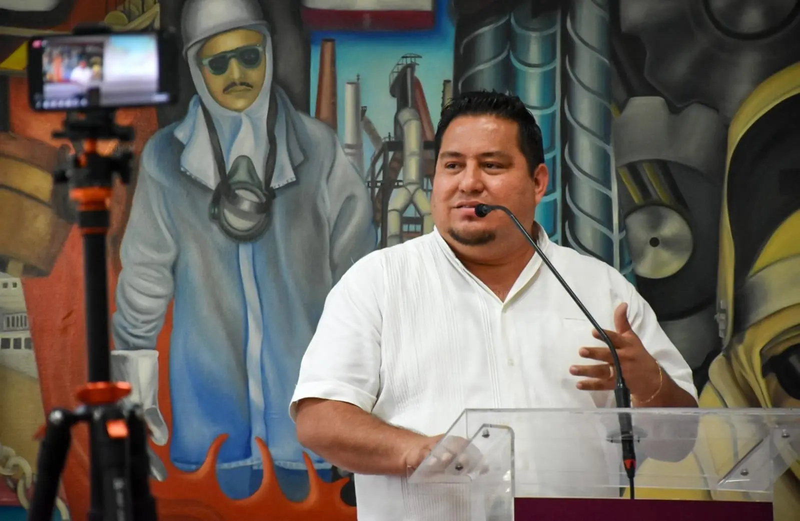 Manuel Esquivel se Posiciona Entre los Mejores 10 Alcaldes de Michoacán