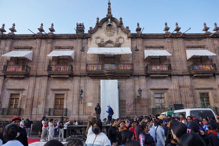 Marcha de normalistas llega al Centro Histórico de Morelia