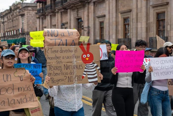 Marchan desde Tres Puentes en defensa de los árboles
