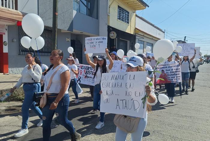 Marchan en Uruapan para exigir justicia para la menor Jazmín, asesinada en intento de asalto