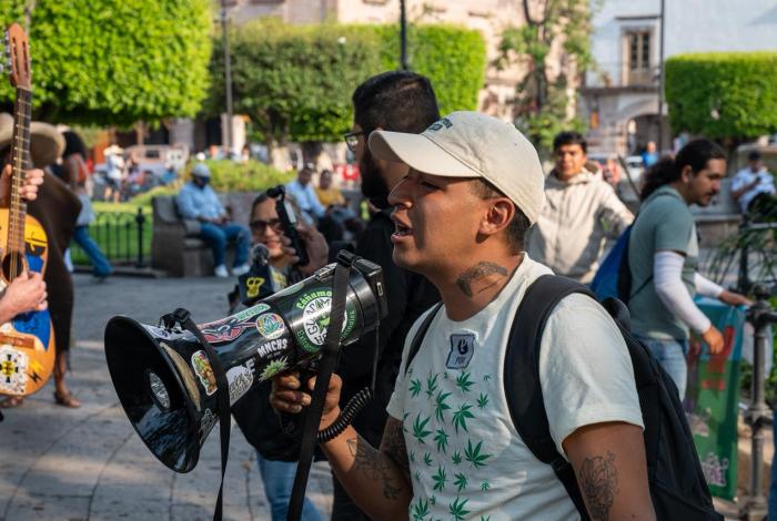 Marchan por la liberación de la marihuana, en Morelia