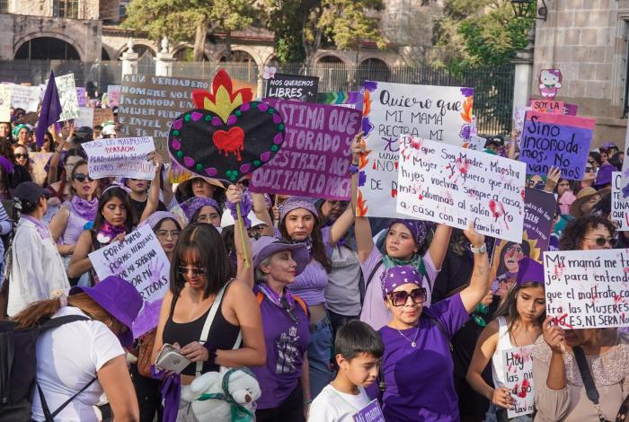 Marchas del 8M suman alrededor de 10 mil asistentes