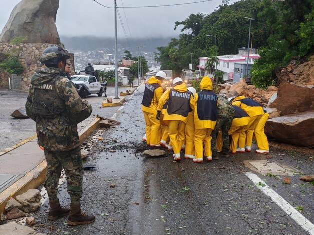 Marina rescata a más de mil personas tras inundaciones en Acapulco