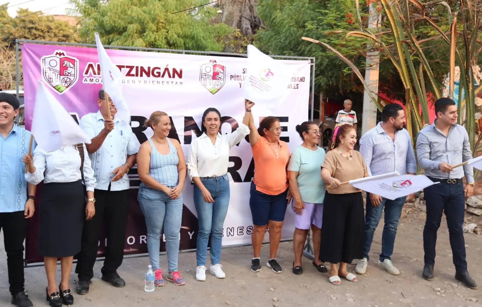 Más calles dignas para Apatzingán; Fanny Arreola Arranca obra integral en colonia Morelos.