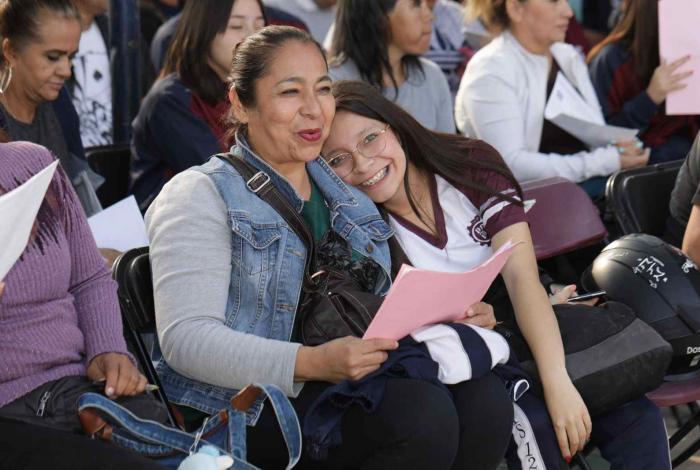 Más de 194 mil estudiantes de prepa y universidad beneficiados con sistema de becas: Iemsysem