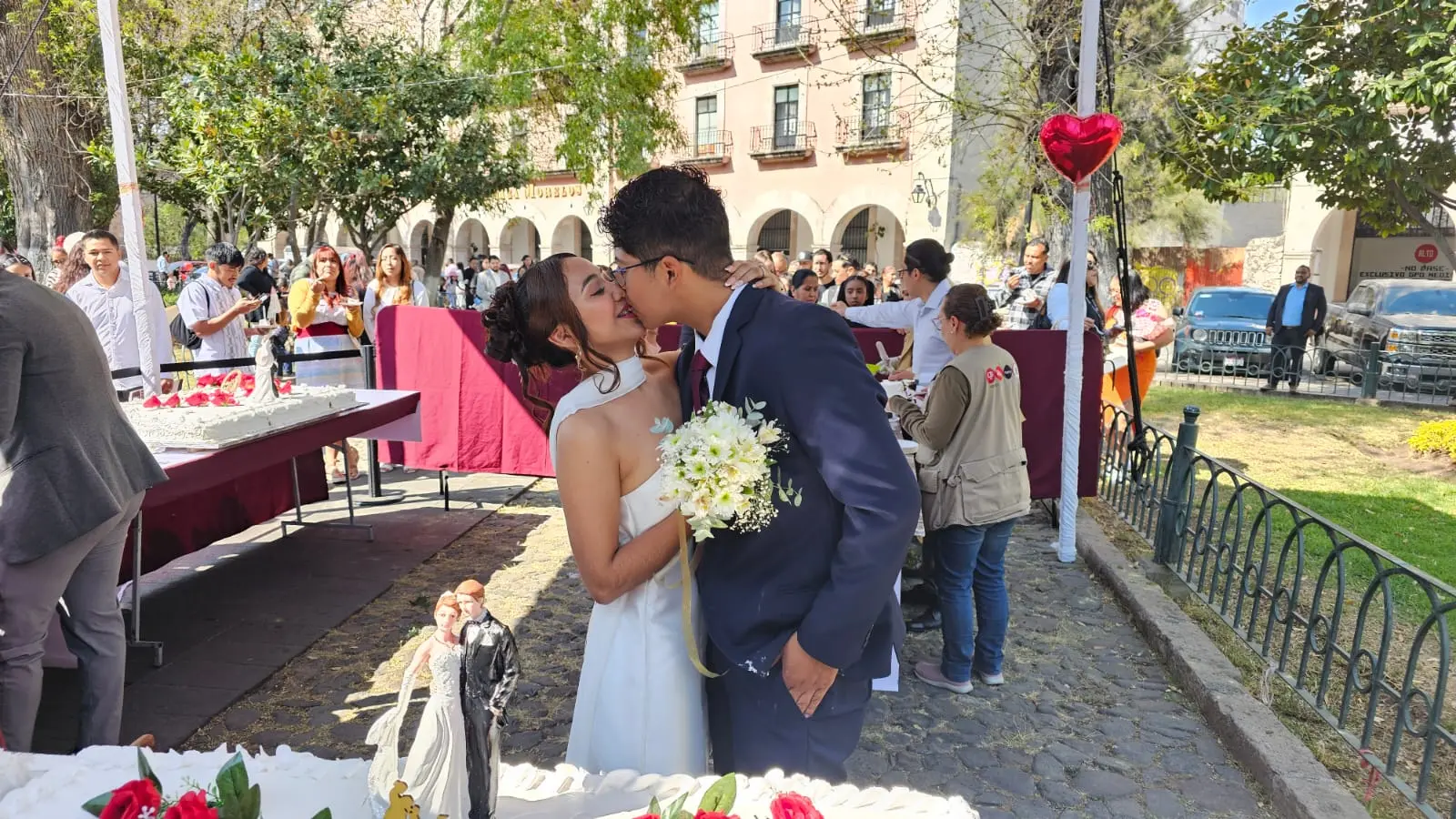 Más de 2 mil parejas se dieron el “sí” en matrimonios colectivos.