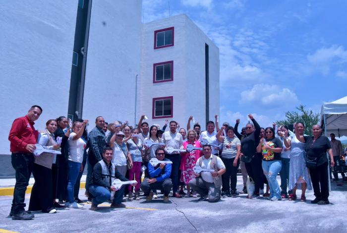 Más de 30 familias de Yurécuaro reciben las llaves de su nuevo hogar
