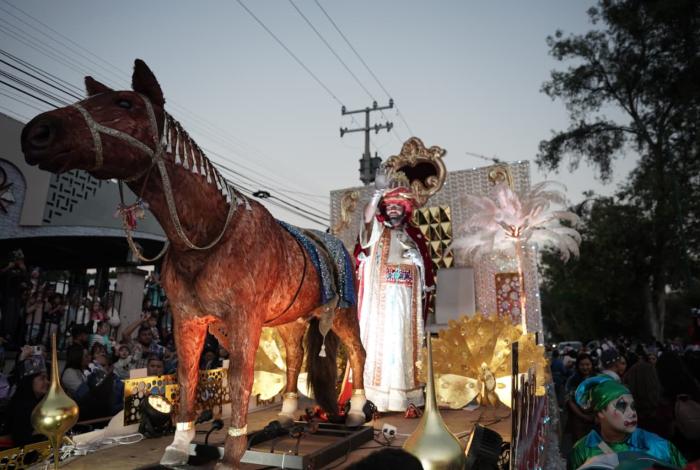 Más de 30 mil personas vitorean el paso de Melchor, Gaspar y Baltasar