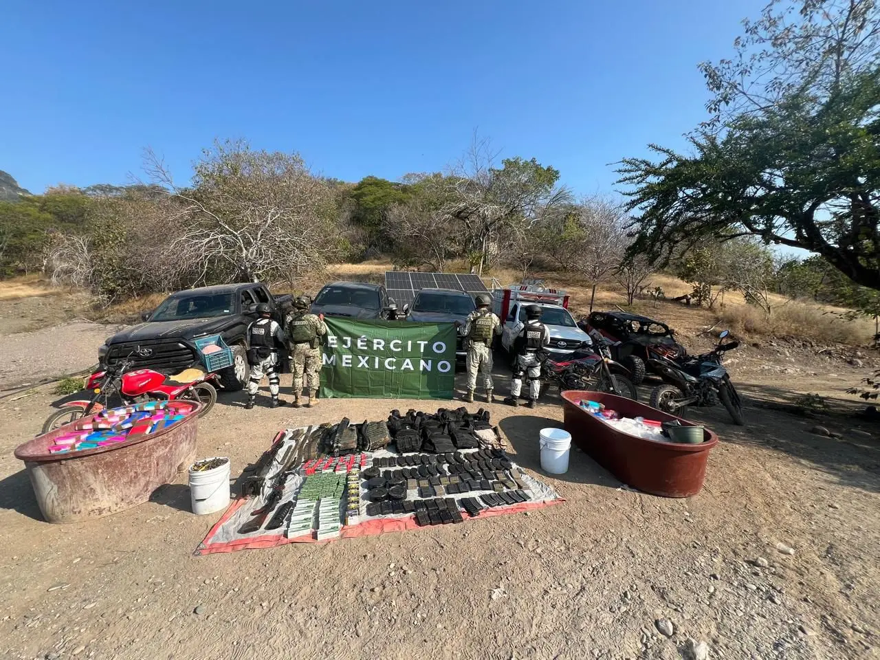 *Más de 300 kilogramos de droga y 14 armas largas asegurados en Huetamo: SSP*