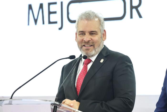 Más de 5 mil 719 mdp de inversión histórica para Michoacán en becas educativas: Bedolla