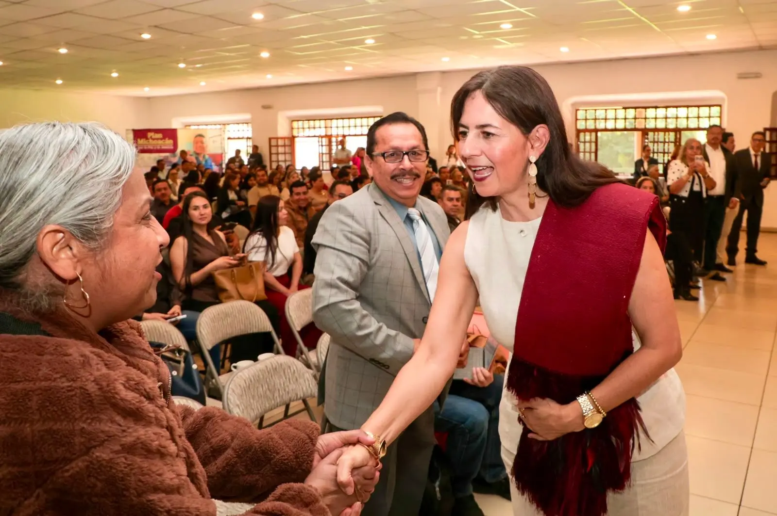 Más de 50 mil docentes fortalecen su labor en las aulas: Gabriela Molina