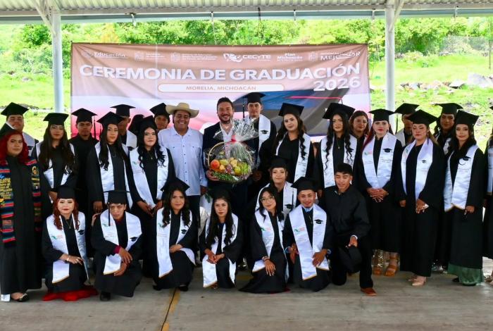 Más de 6 mil estudiantes concluyen educación media superior en el Cecytem