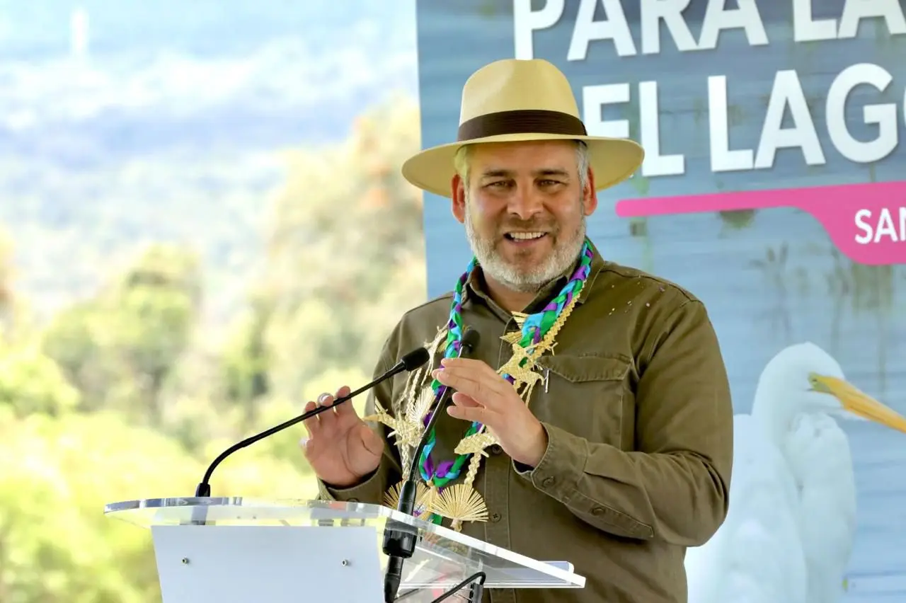 Más de 80 mil peces liberados en el lago de Pátzcuaro como parte del plan de conservación: Bedolla