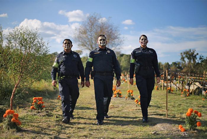 Más de mil 100 agentes vigilan la tradicional Noche de Muertos en Michoacán