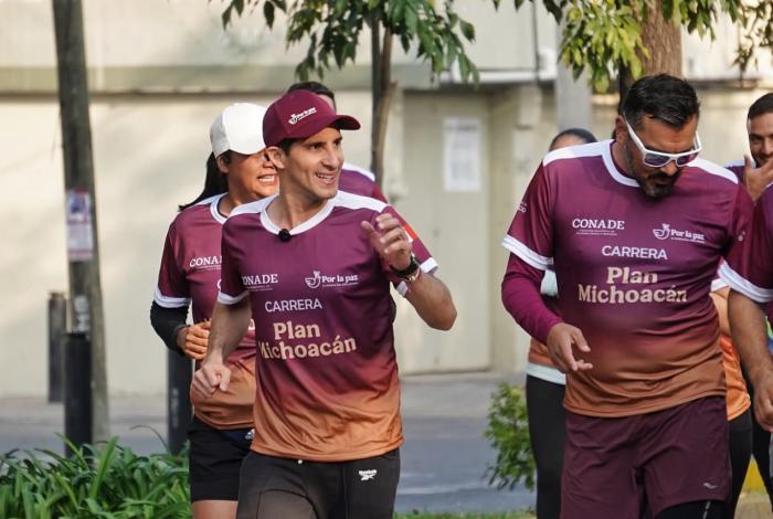 Más de mil 200 atletas corren con Rommel Pacheco por la paz en Michoacán