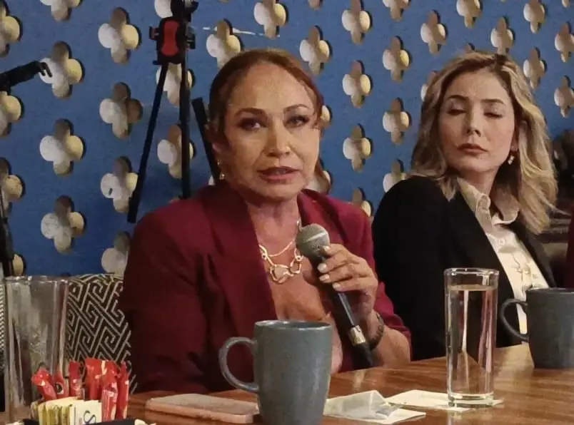 Mesa directiva del Congreso, planchada: Itzé Camacho