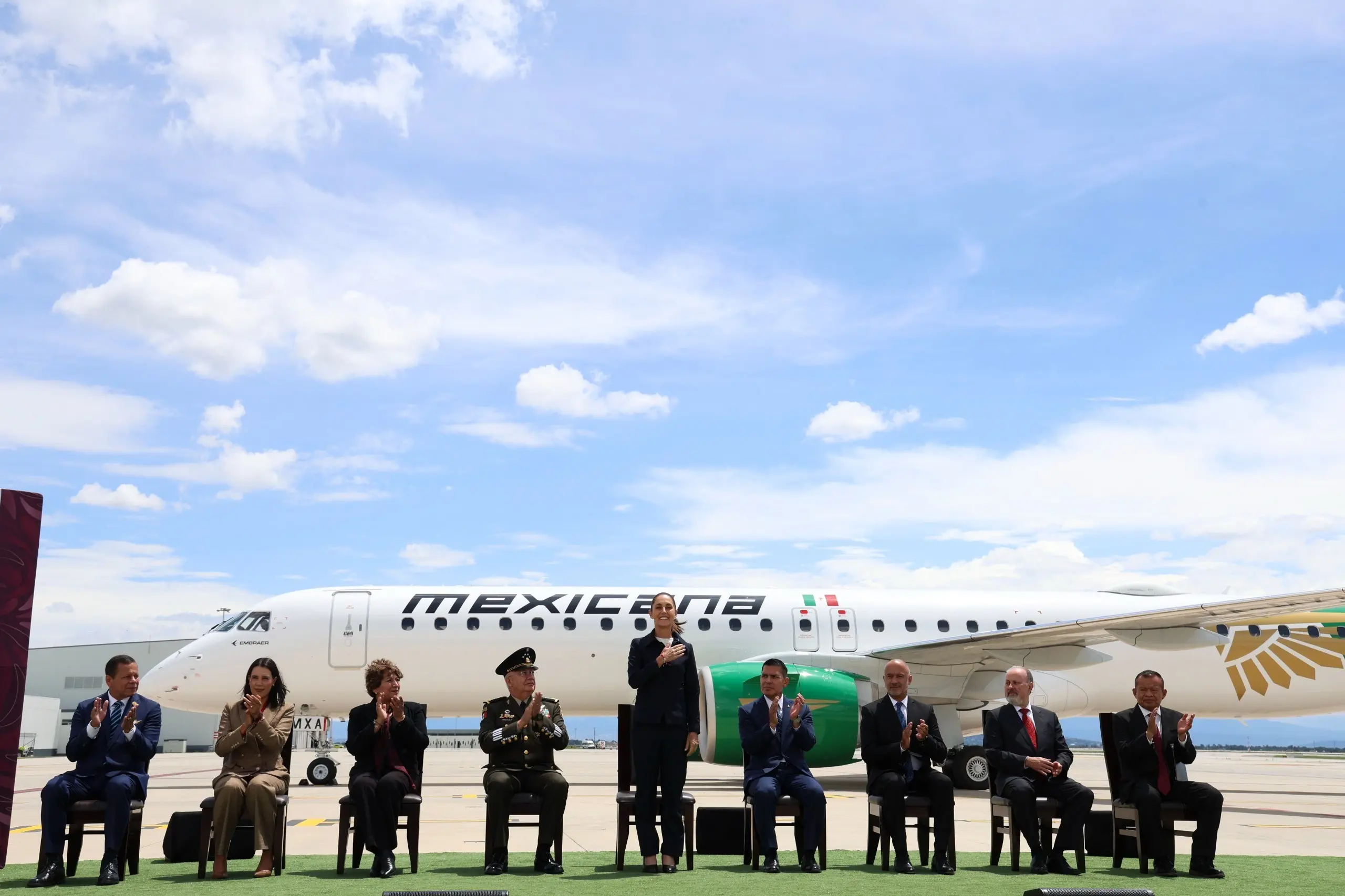 MEXICANA DE AVIACIÓN ES EL MENSAJE DE QUE MÉXICO QUIERE VOLAR ALTO CON JUSTICIA, ORGULLO Y SOBERANÍA LOGÍSTICA: PRESIDENTA CLAUDIA SHEINBAUM RECIBE PRIMER AERONAVE EMBRAER E195-E2