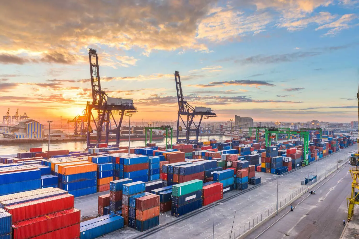 México ajusta al alza sus aranceles a importaciones de países sin TLC, pero en menor proporción de lo previsto