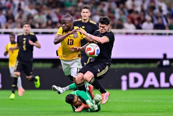 México mejora pero iguala 1-1 con Ecuador