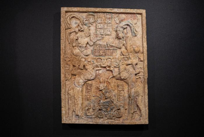 México presenta en Nueva York un dintel maya de "valor incalculable" recuperado en EUA
