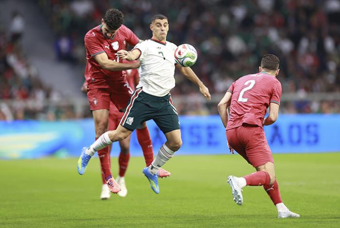 México sobrevive al acoso de Portugal y empata sin goles en el Estadio Azteca