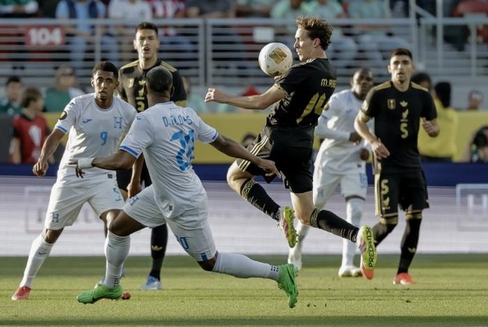 México vence por la mínima a Honduras y avanza a final de la Copa de Oro