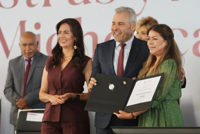 Michoacán, encaminado a ser de los mejores estados en educación: Bedolla