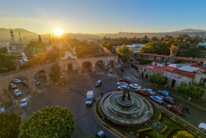 Michoacán inicia el fin de semana con onda de calor y cielo nublado