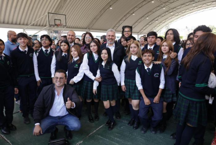 Michoacán, primer estado del país con becas en todos los niveles educativos: Bedolla